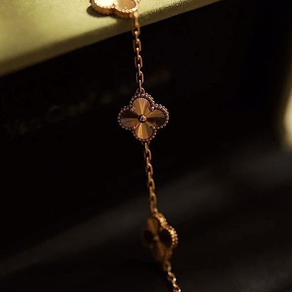 Silver Four Leaf Clover Luxury Bracelet - Picture 5 of 6